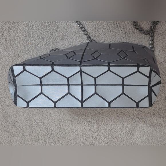 Geometric Silver Chain Shoulder Bag - Picture 3 of 4